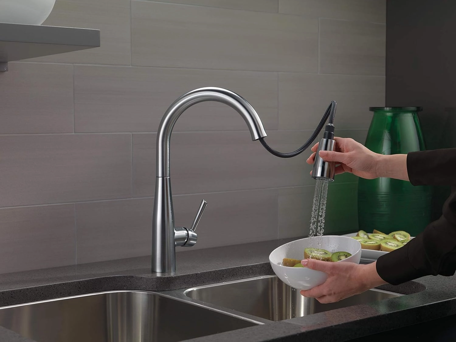 Delta Faucet Essa Brushed Nickel Kitchen Faucet, Kitchen Faucets with Pull Down Sprayer, Kitchen Sink Faucet, Faucet for Kitchen Sink with Magnetic Docking Spray Head, Arctic Stainless 9113-AR-DST