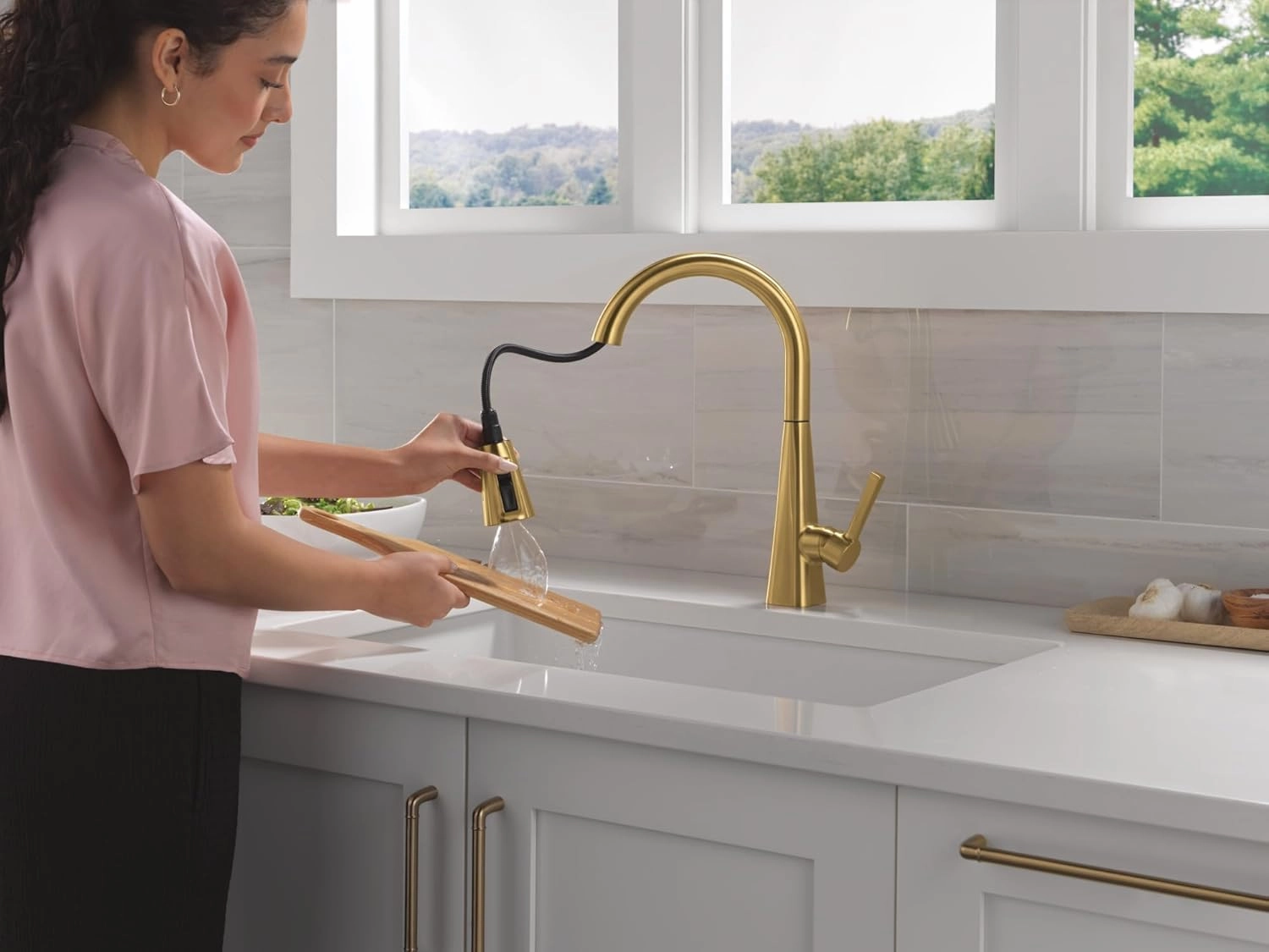 Delta Faucet Lenta Brushed Gold Kitchen Faucet with Pull Down Sprayer, Kitchen Sink Faucets with Magnetic Docking Spray Head, Faucet for Kitchen Sink, Brushed Gold 19802Z-GB-DST