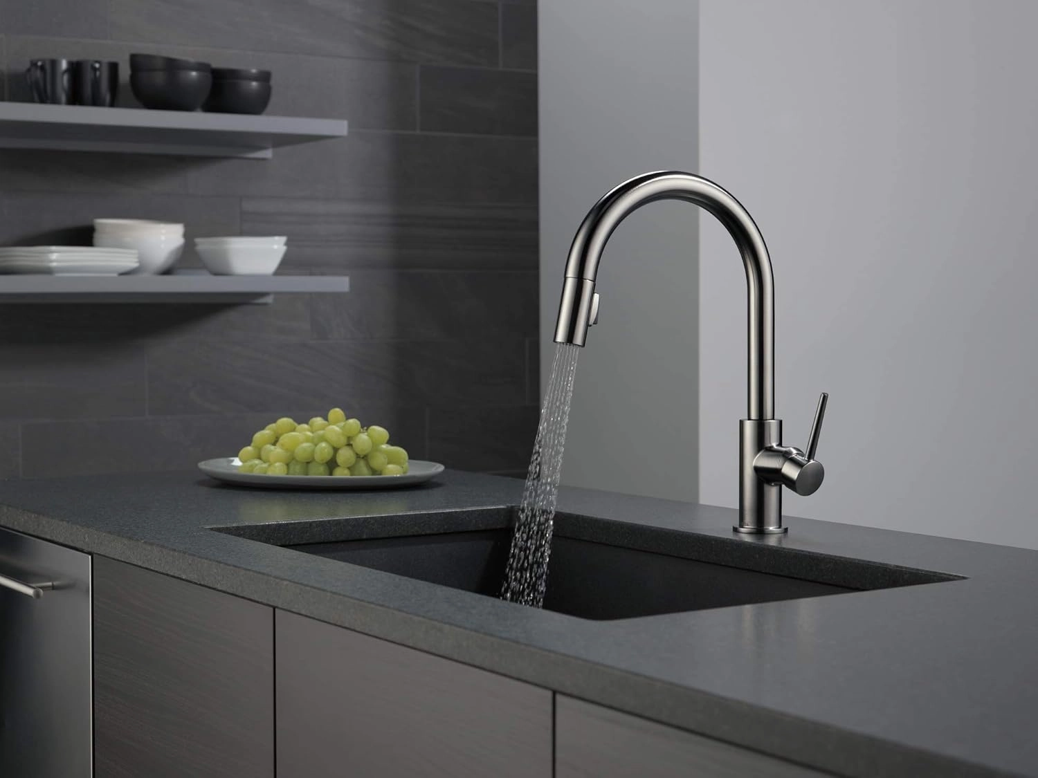 Delta Faucet Trinsic Black Stainless Kitchen Faucet, Kitchen Faucets with Pull Down Sprayer, Kitchen Sink Faucet, Faucet for Kitchen Sink, Magnetic Docking Spray Head, Black Stainless 9159-KSLS-DST