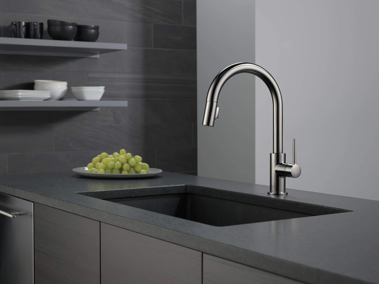 Delta Faucet Trinsic Black Stainless Kitchen Faucet, Kitchen Faucets with Pull Down Sprayer, Kitchen Sink Faucet, Faucet for Kitchen Sink, Magnetic Docking Spray Head, Black Stainless 9159-KSLS-DST