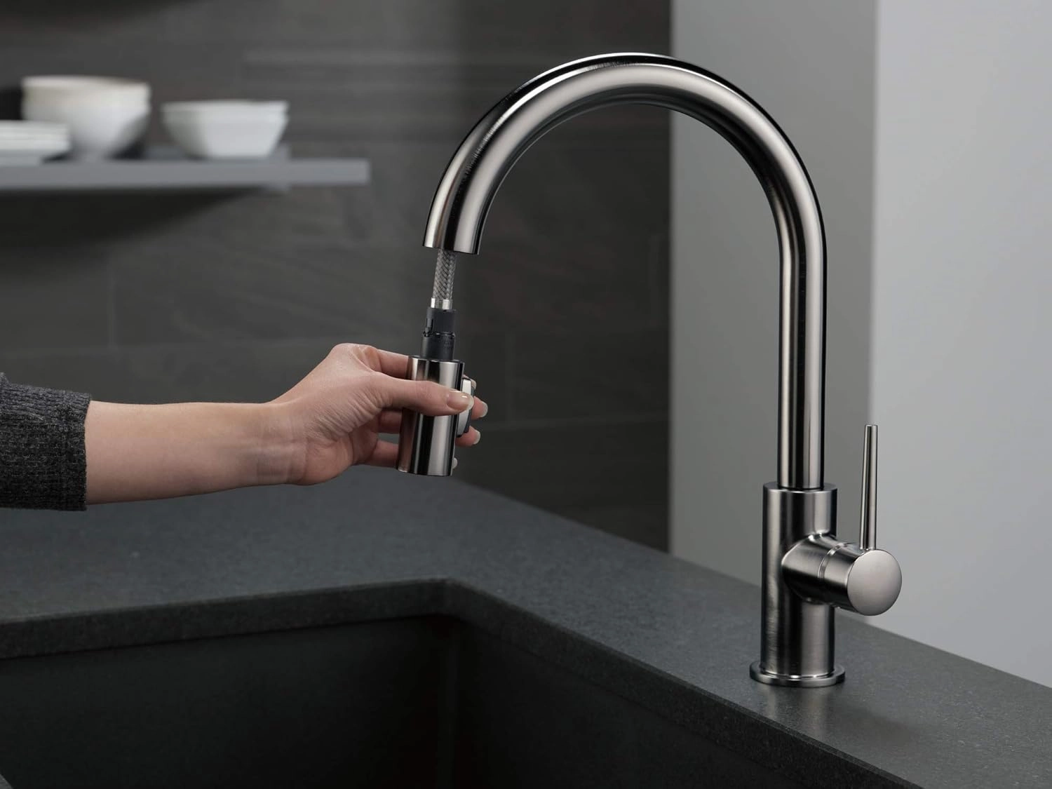 Delta Faucet Trinsic Black Stainless Kitchen Faucet, Kitchen Faucets with Pull Down Sprayer, Kitchen Sink Faucet, Faucet for Kitchen Sink, Magnetic Docking Spray Head, Black Stainless 9159-KSLS-DST