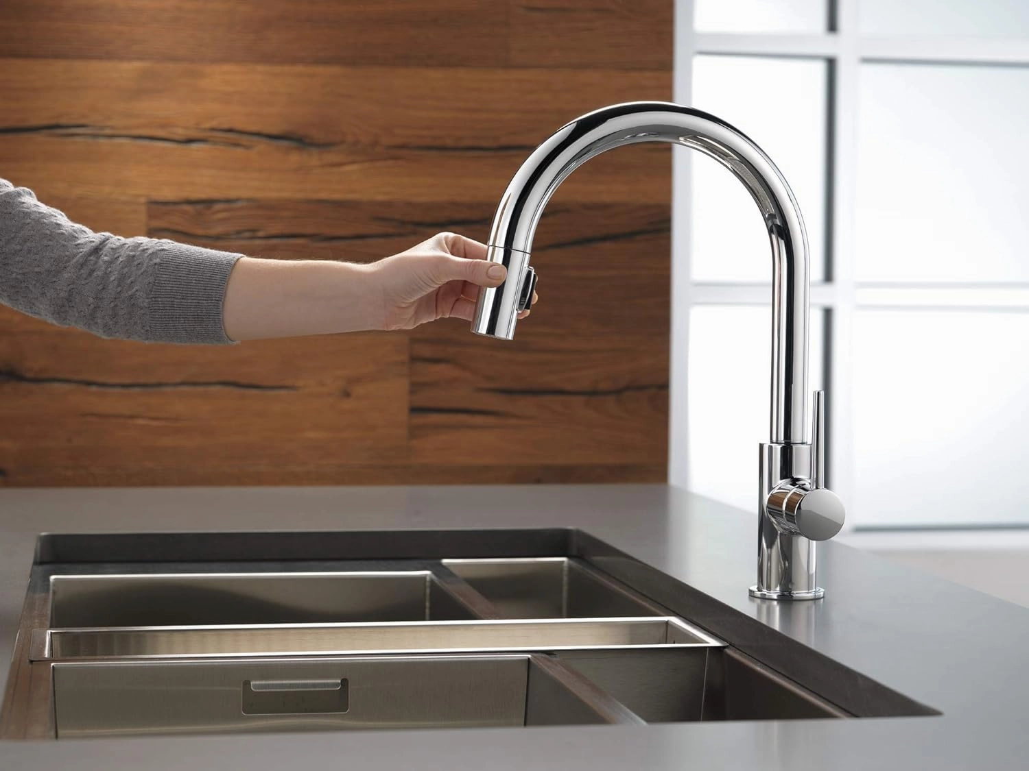 Delta Faucet Trinsic Pull Down Kitchen Faucet Chrome, Chrome Kitchen Faucets with Pull Down Sprayer, Kitchen Sink Faucet, Faucet for Kitchen Sink with Magnetic Docking Spray Head, Chrome 9159-LS-DST