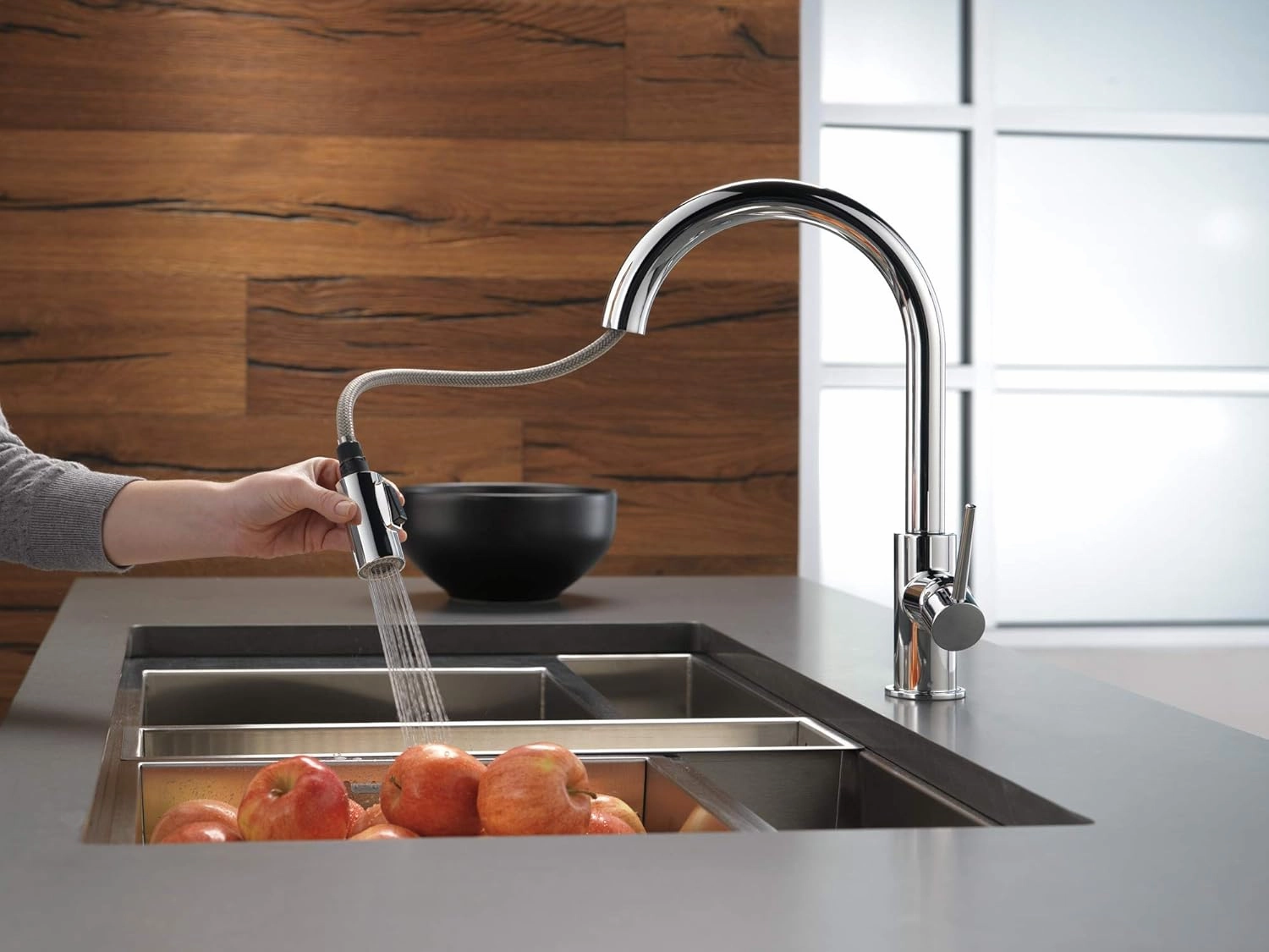 Delta Faucet Trinsic Pull Down Kitchen Faucet Chrome, Chrome Kitchen Faucets with Pull Down Sprayer, Kitchen Sink Faucet, Faucet for Kitchen Sink with Magnetic Docking Spray Head, Chrome 9159-LS-DST