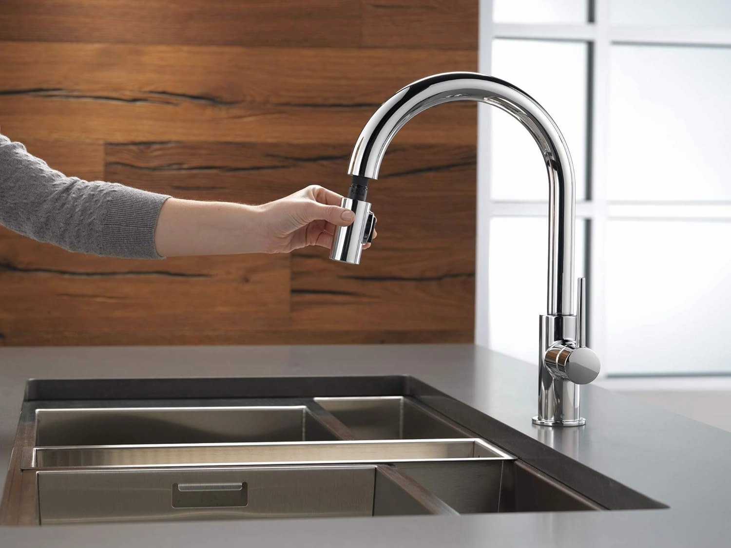 Delta Faucet Trinsic Pull Down Kitchen Faucet Chrome, Chrome Kitchen Faucets with Pull Down Sprayer, Kitchen Sink Faucet, Faucet for Kitchen Sink with Magnetic Docking Spray Head, Chrome 9159-LS-DST
