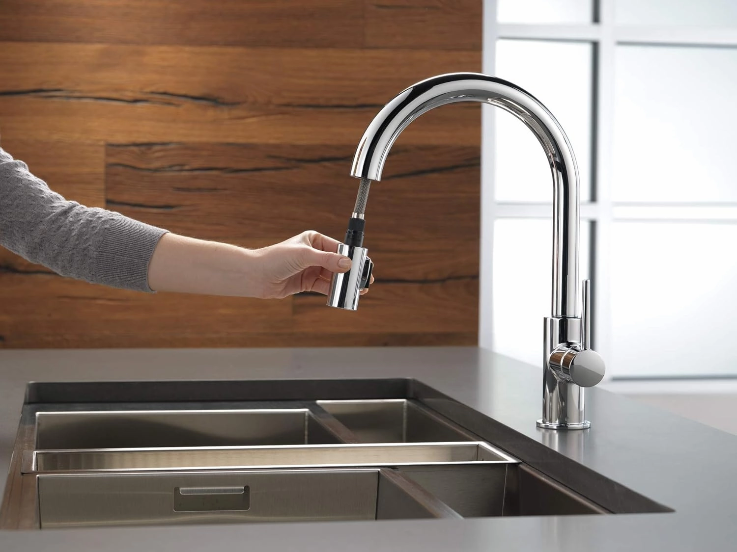 Delta Faucet Trinsic Pull Down Kitchen Faucet Chrome, Chrome Kitchen Faucets with Pull Down Sprayer, Kitchen Sink Faucet, Faucet for Kitchen Sink with Magnetic Docking Spray Head, Chrome 9159-LS-DST