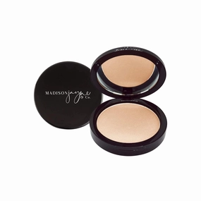 Dual Blend Powder Foundation, Use this dual blend powder foundation wet or dry to achieve a seamless blend of makeup to perfect your complexion (Bone)