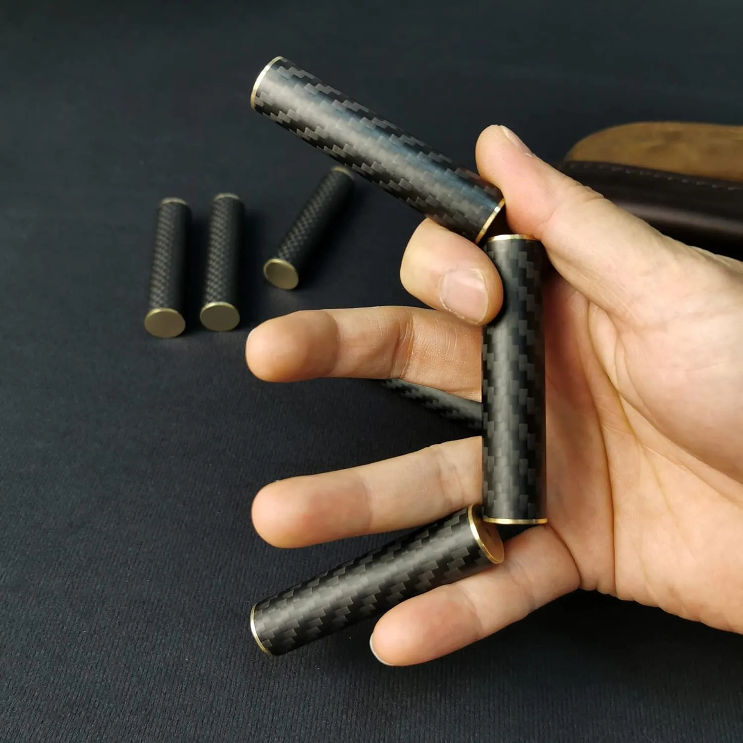 EDC Fidget Toys Stress Relief for Adults Magnetic Metal Carbon Fiber Three-Section Rotating Creative Gift