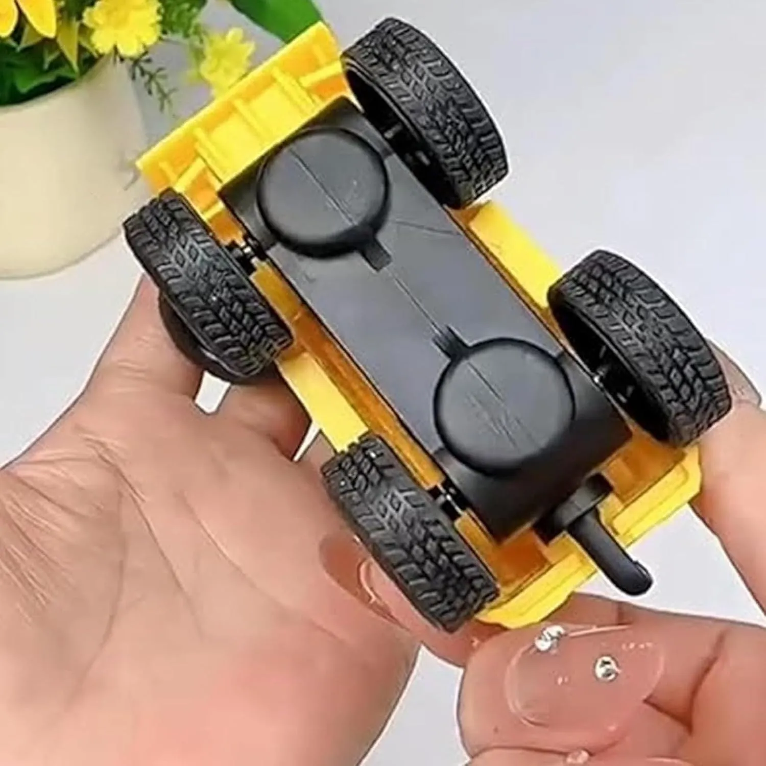 Flexibleh Magnetic Wall Climbing Toy Car, Anowadays Wall Climbing Car, Magnetic Anti-Gravity Wall-Climbing Toy Car, Car That Drives On The Wall and Ceiling, Puzzle Toys (Blue Yellow)