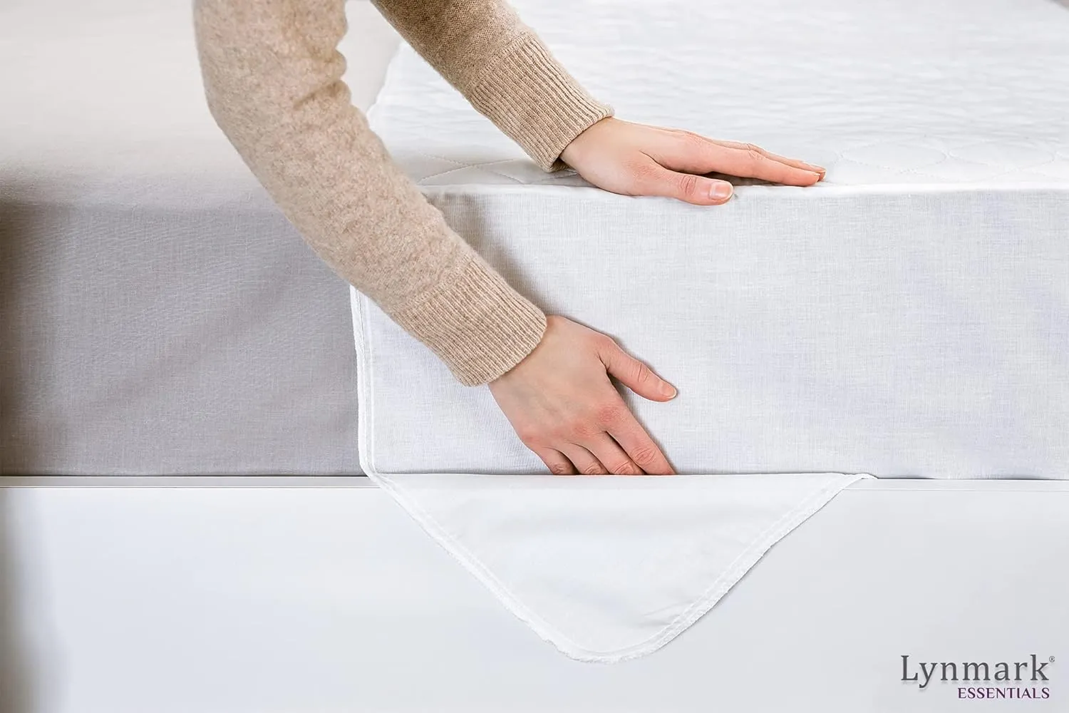 Lynmark® Washable Bed Pads 36"x60" Underpad with Extra Long Tucks and Heavy Absorbency, Reusable Cotton Enhanced Waterproof Mattress Protector Best for Incontinence & Bed Wetting, Pack of 1, Queen
