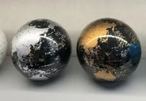 Magnetic Globes