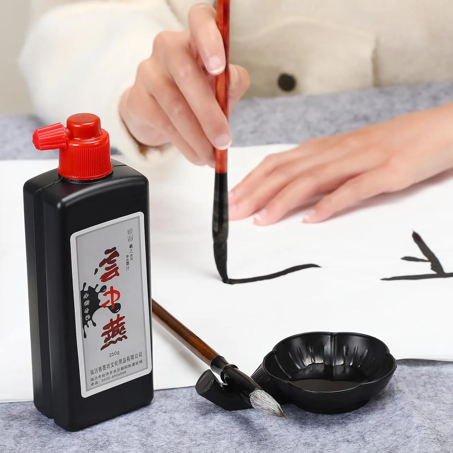 MEGREZ Chinese Calligraphy Ink, Yun Zhong Yan Black Liquid Ink Sumi Ink for Beginners Writing and Drawing, Chinese Japanese Calligraphy Ink,500ml(17.6 OZ)
