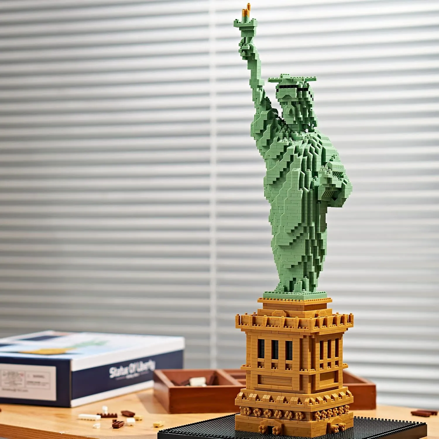 Statue of Liberty Micro Blocks Building Sets Mini Bricks Building for Adults, New York Famous Landmark Architectural Model Toys for Kids Age of 14  2810 PCS