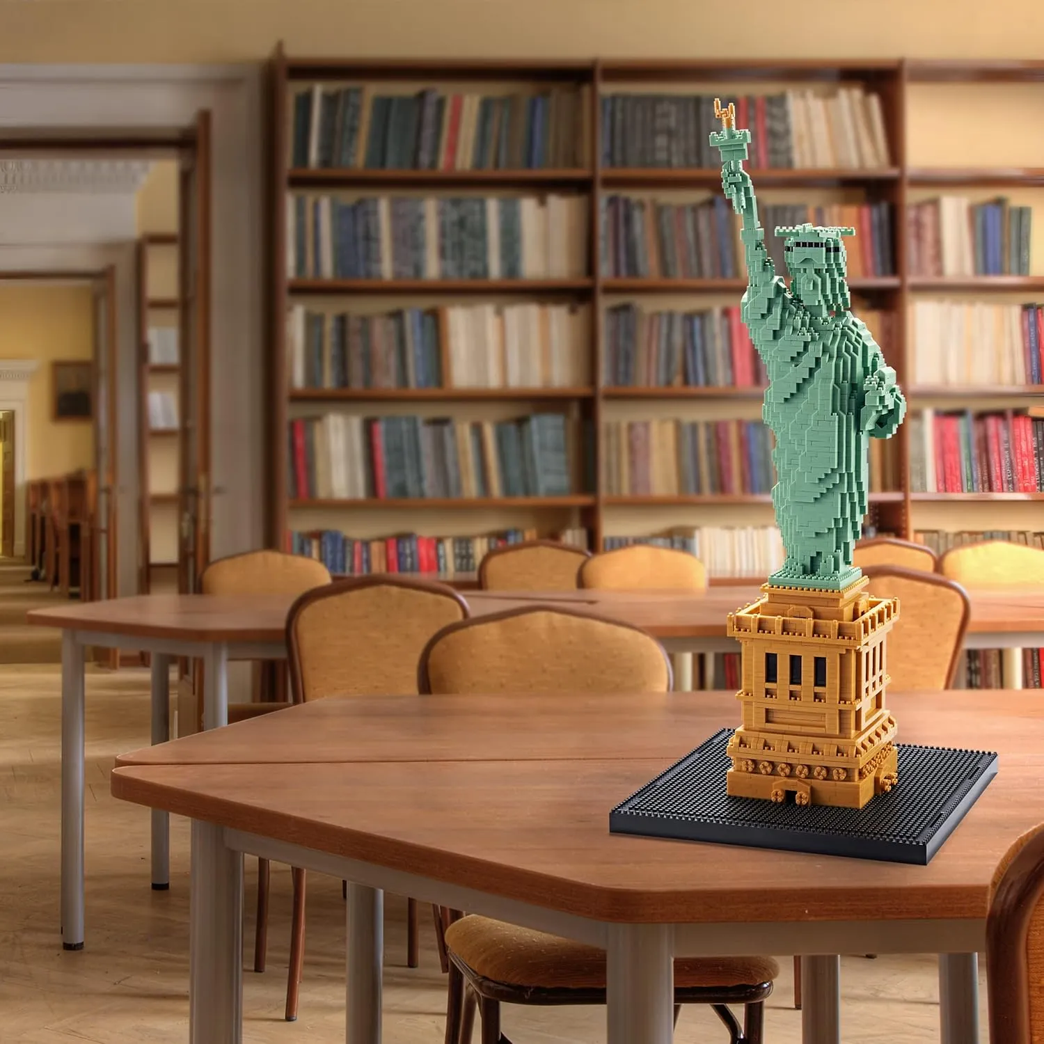 Statue of Liberty Micro Blocks Building Sets Mini Bricks Building for Adults, New York Famous Landmark Architectural Model Toys for Kids Age of 14  2810 PCS