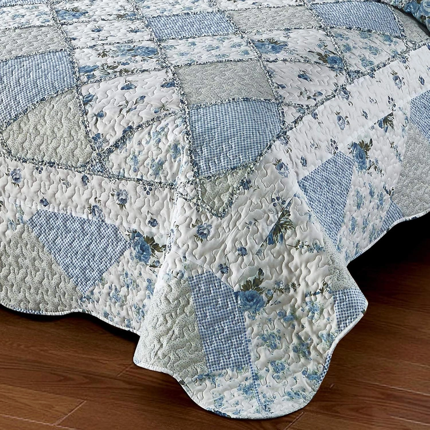 VIVILINEN Blue Floral Patchwork Quilt Set, Full Queen Size, 3 Piece Bedding Set with 2 Pillowcases