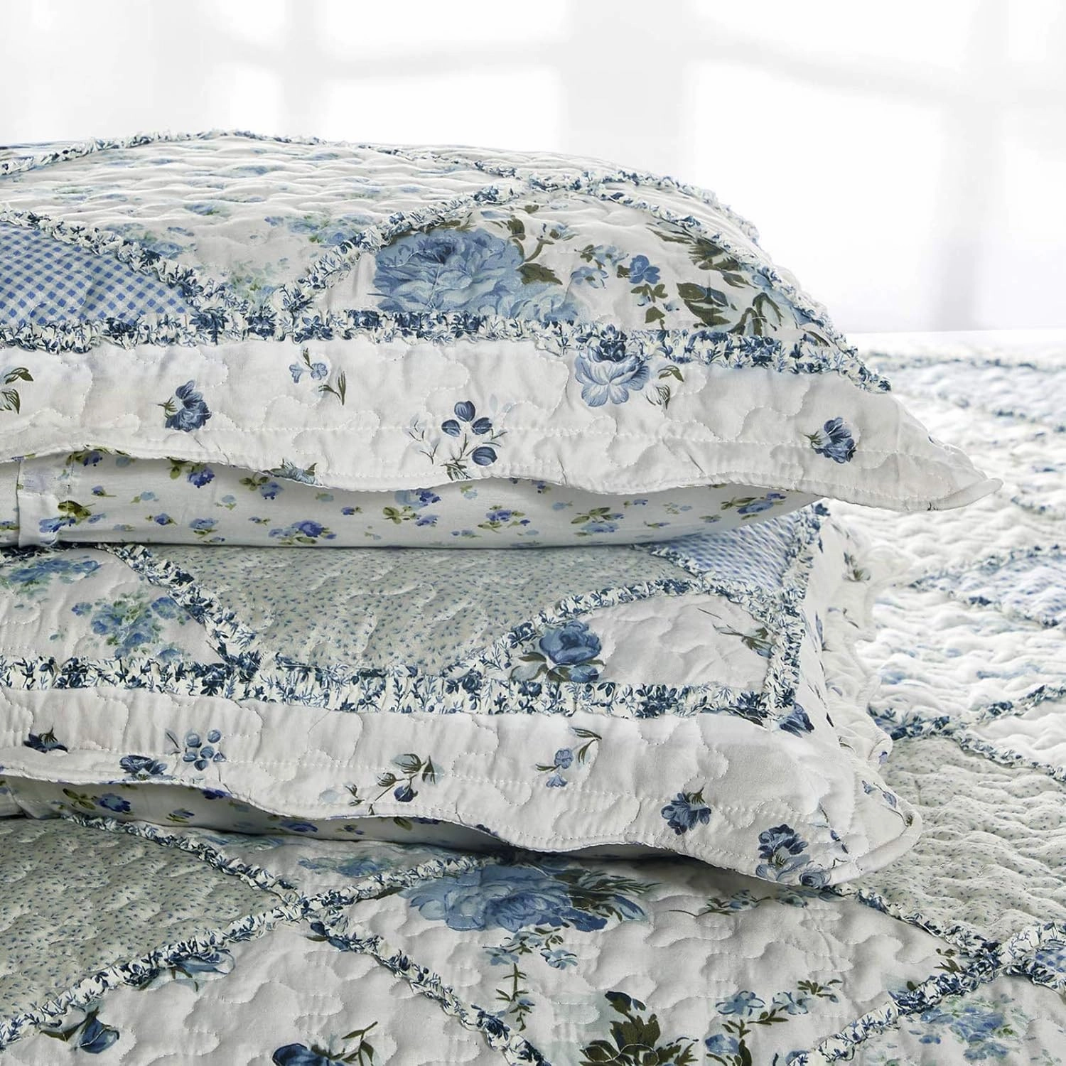 VIVILINEN Blue Floral Patchwork Quilt Set, Full Queen Size, 3 Piece Bedding Set with 2 Pillowcases