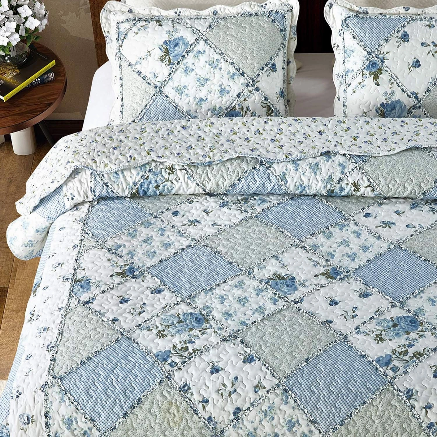 VIVILINEN Blue Floral Patchwork Quilt Set, Full Queen Size, 3 Piece Bedding Set with 2 Pillowcases