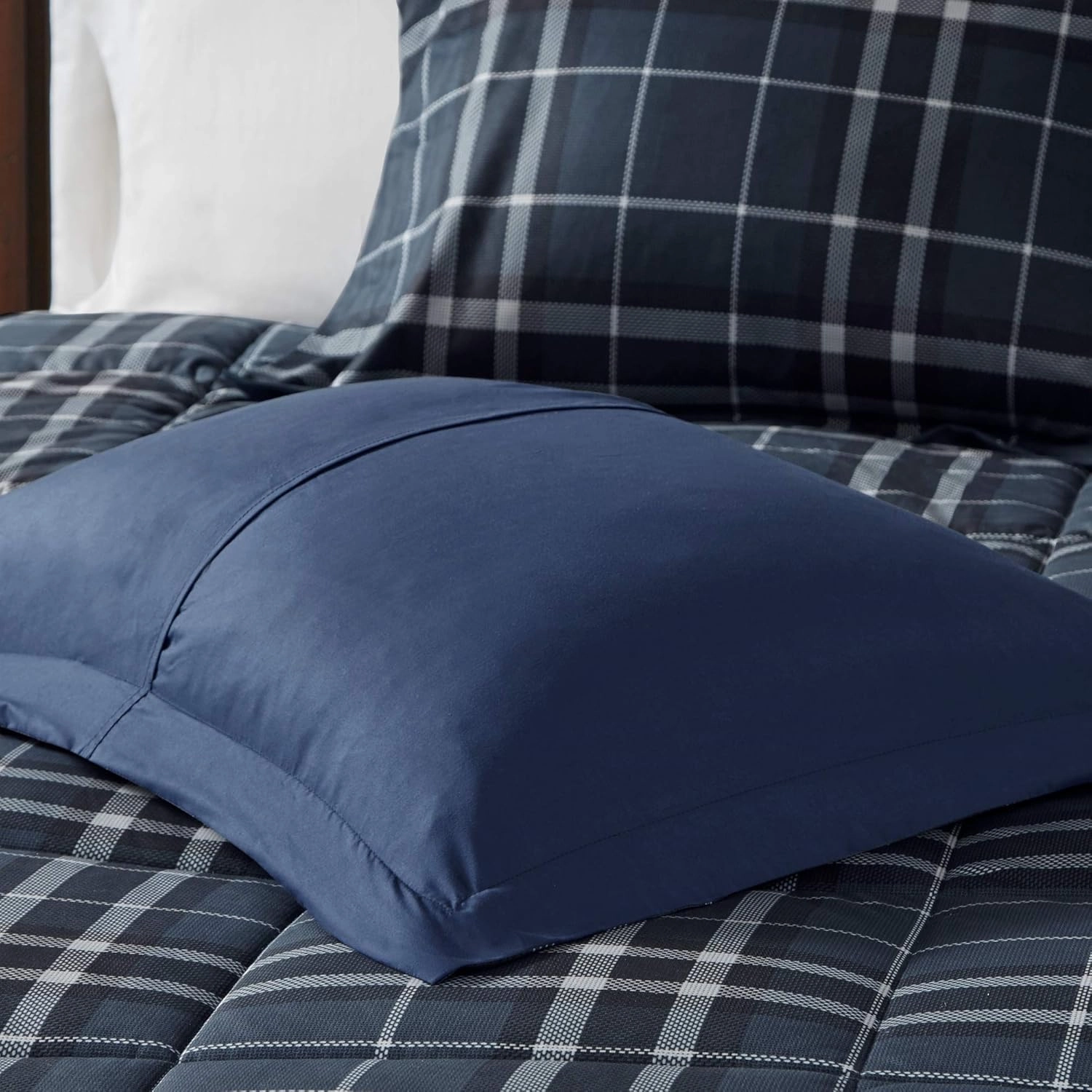 Woolrich Comforter Set, Cabin Lodge, Warm Cover for Colder Season, Modern Cottage-Inspired Down Alternative Ultra Soft Microfiber Bedding, Matching Sham, Plaid Navy King 3 Piece